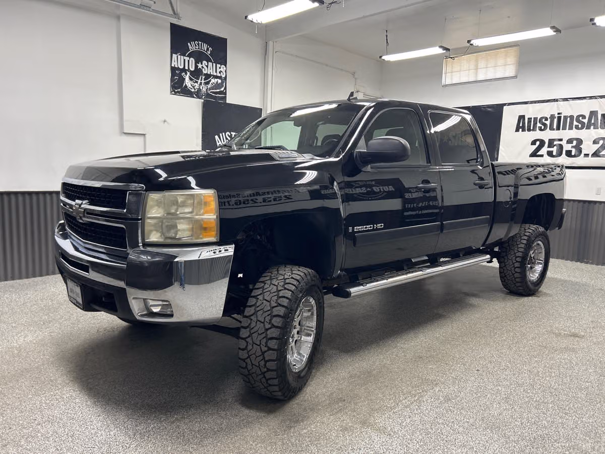 2007 Chevrolet Silverado 2500HD LT2 Crew Cab Image 3