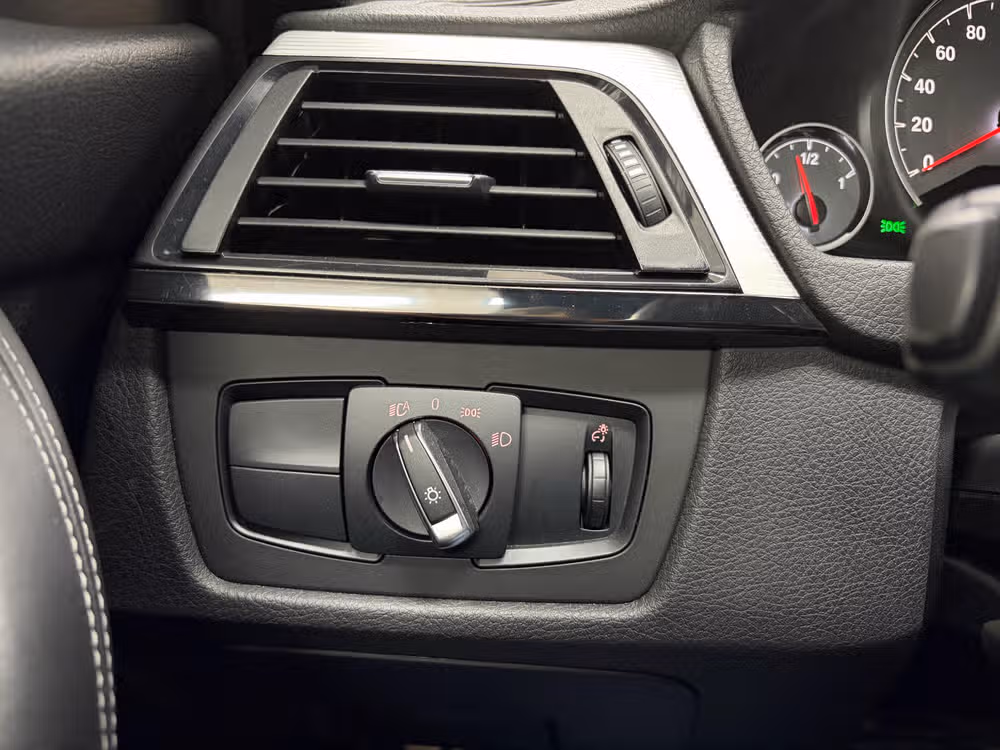 2015 BMW M3 Base Image 16