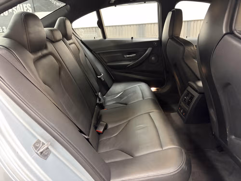 2015 BMW M3 Base Image 21