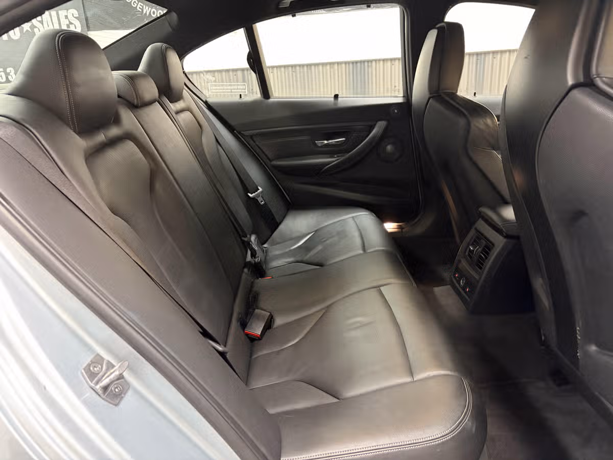 2015 BMW M3 Base Image 21