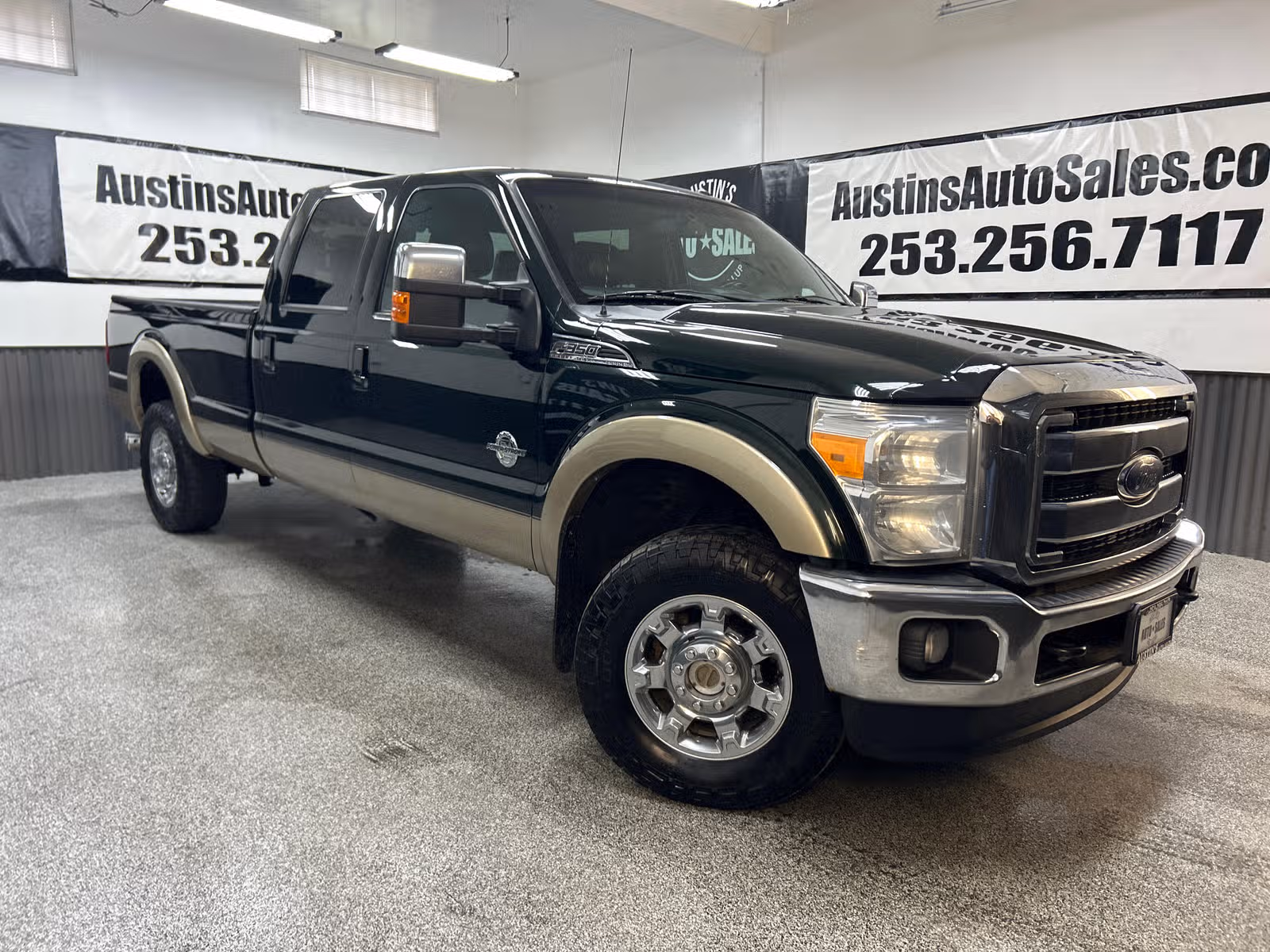 2014 Ford F-350 Super Duty Lariat Crew Cab Upper Image 1
