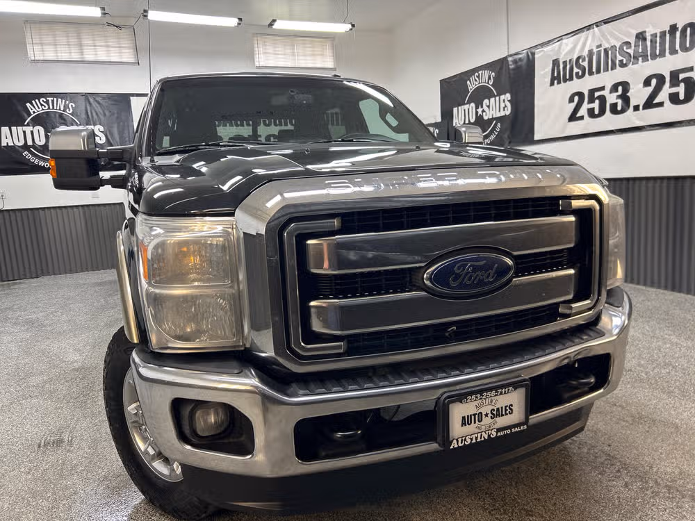 2014 Ford F-350 Super Duty Lariat Crew Cab Image 2
