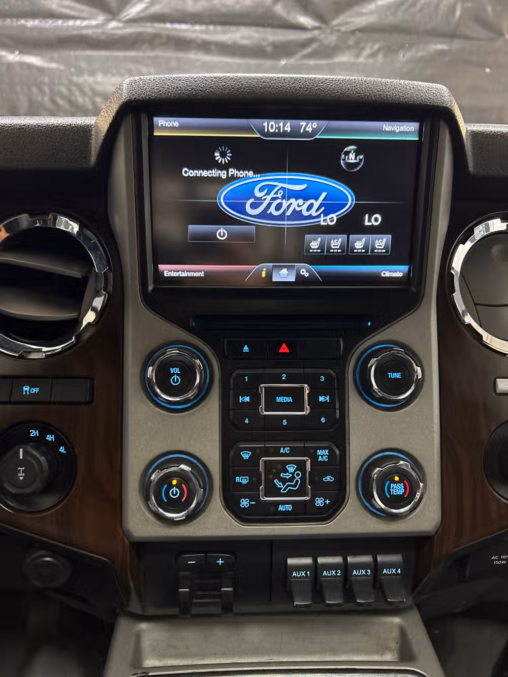 2014 Ford F-350 Super Duty Lariat Crew Cab Image 15