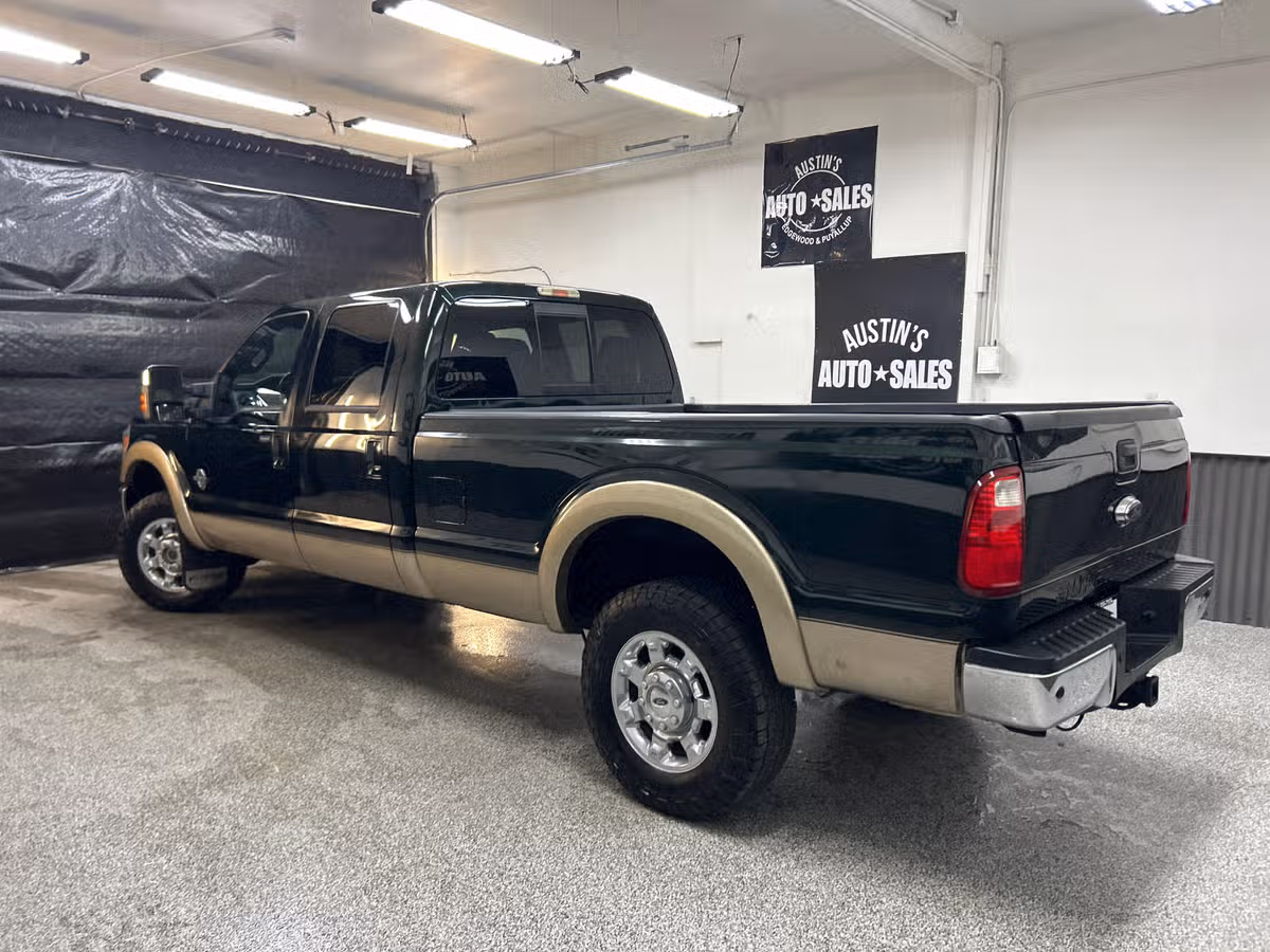 2014 Ford F-350 Super Duty Lariat Crew Cab Image 4