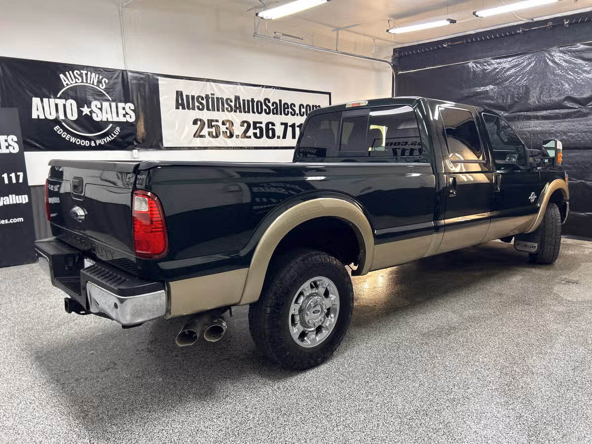 2014 Ford F-350 Super Duty Lariat Crew Cab Image 6