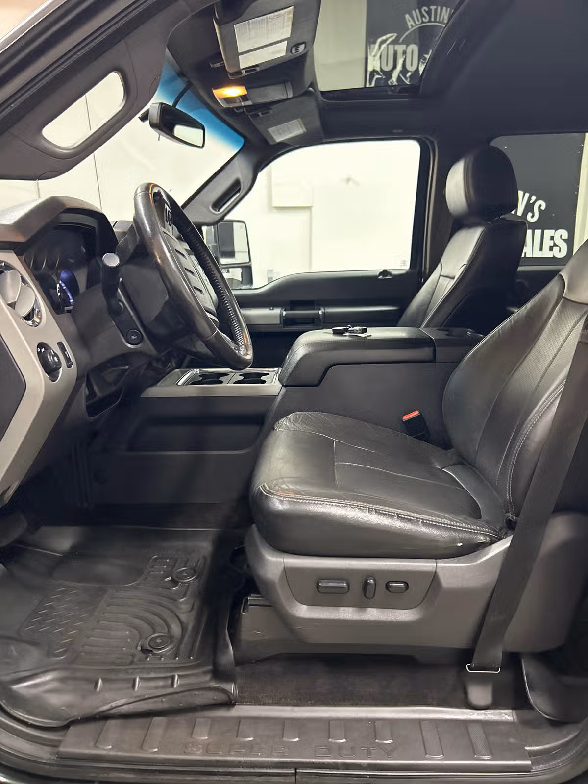 2014 Ford F-350 Super Duty Lariat Crew Cab Image 8