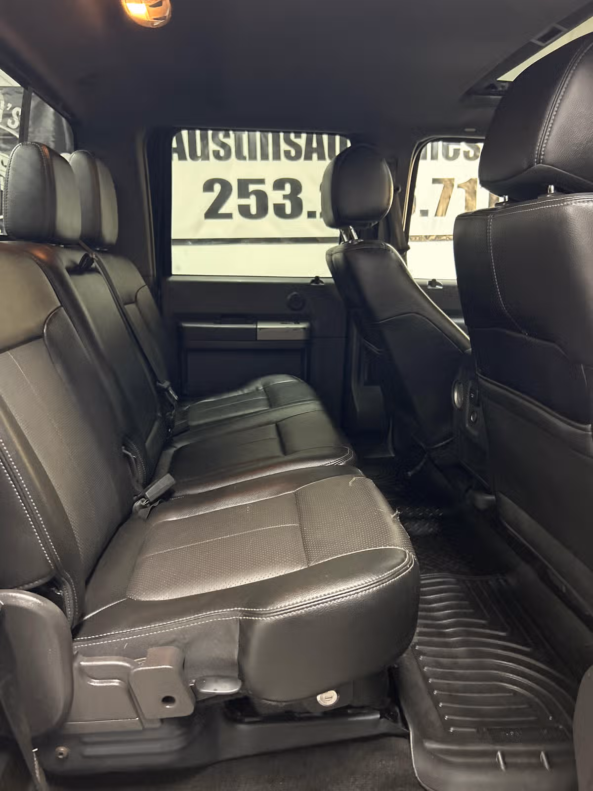 2014 Ford F-350 Super Duty Lariat Crew Cab Image 12