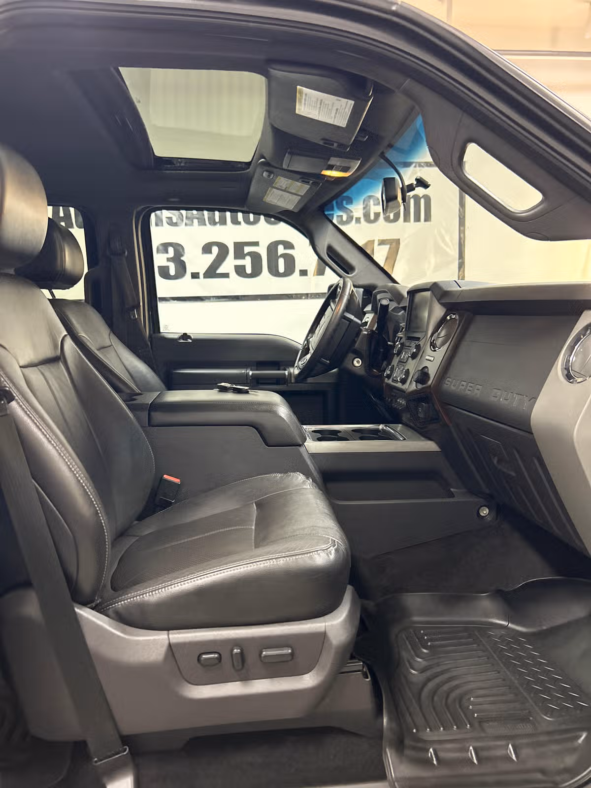 2014 Ford F-350 Super Duty Lariat Crew Cab Image 13