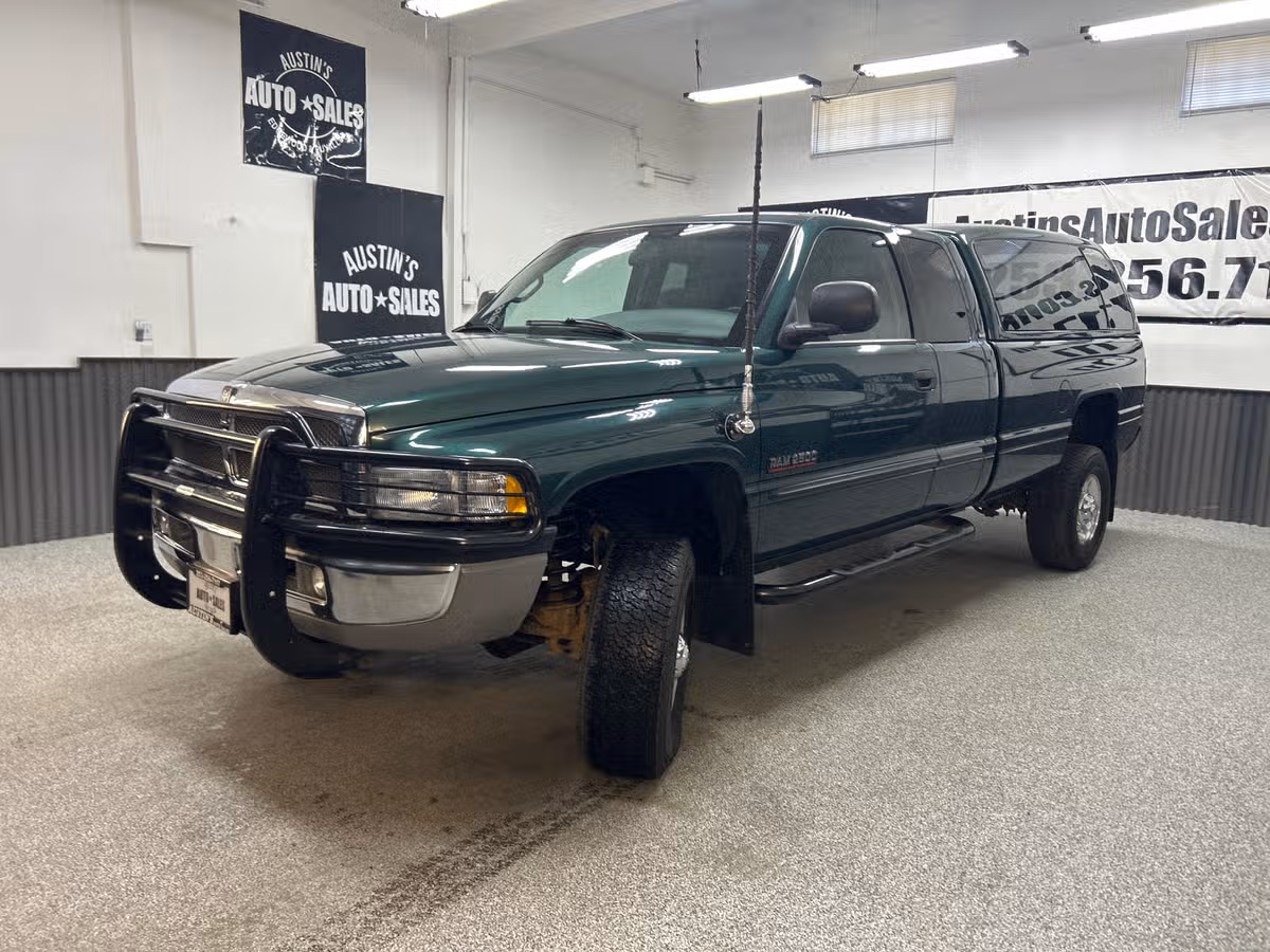 2002 Dodge Ram 2500 SLT Plus Extended Cab Image 3