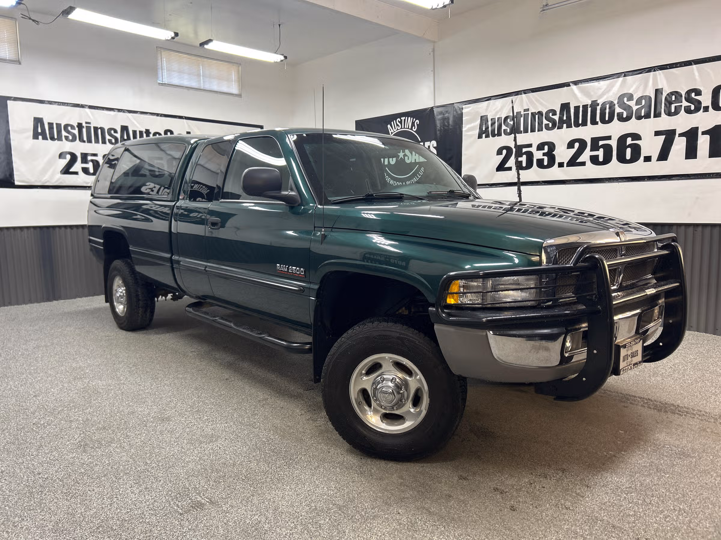 2002 Dodge Ram 2500 SLT Plus Extended Cab Image 1