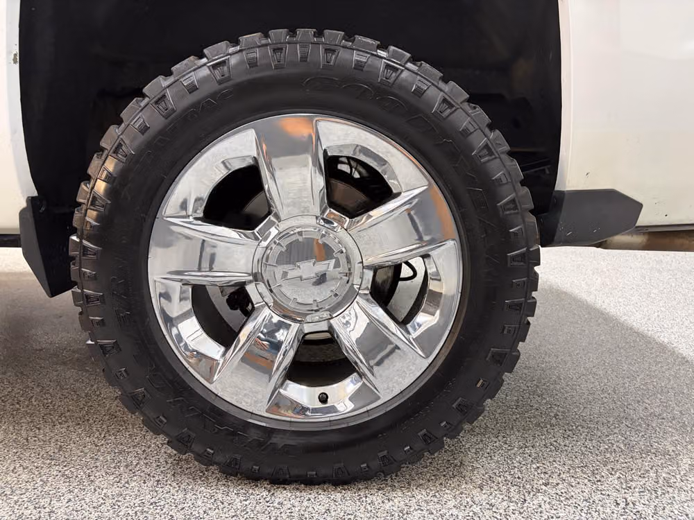 2015 Chevrolet Silverado 1500 LTZ Z71 Crew Cab Image 9
