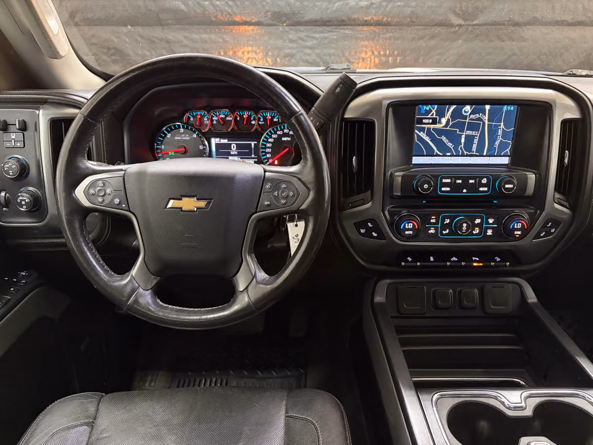 2015 Chevrolet Silverado 1500 LTZ Z71 Crew Cab Image 10