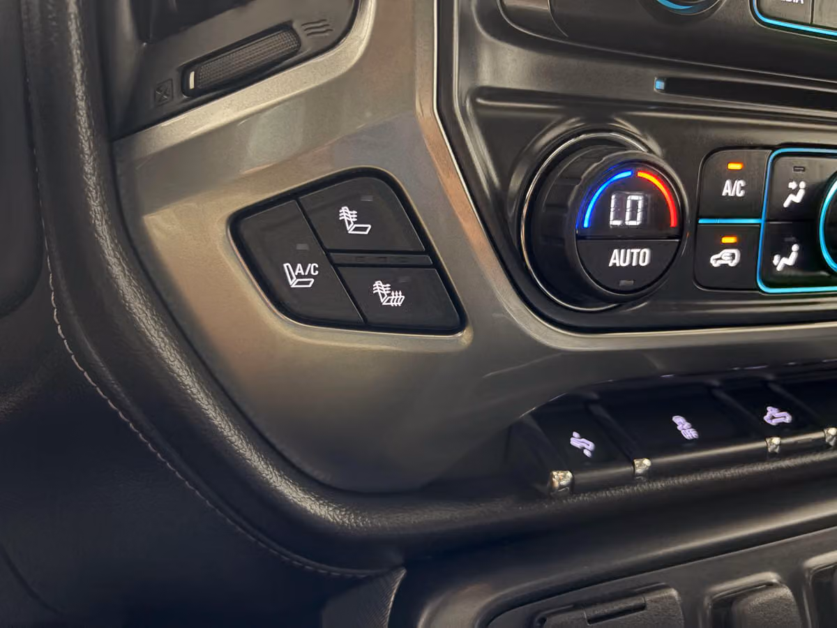 2015 Chevrolet Silverado 1500 LTZ Z71 Crew Cab Image 15