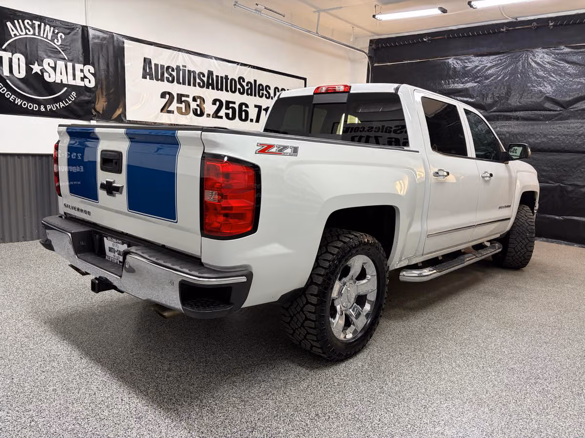 2015 Chevrolet Silverado 1500 LTZ Z71 Crew Cab Image 3