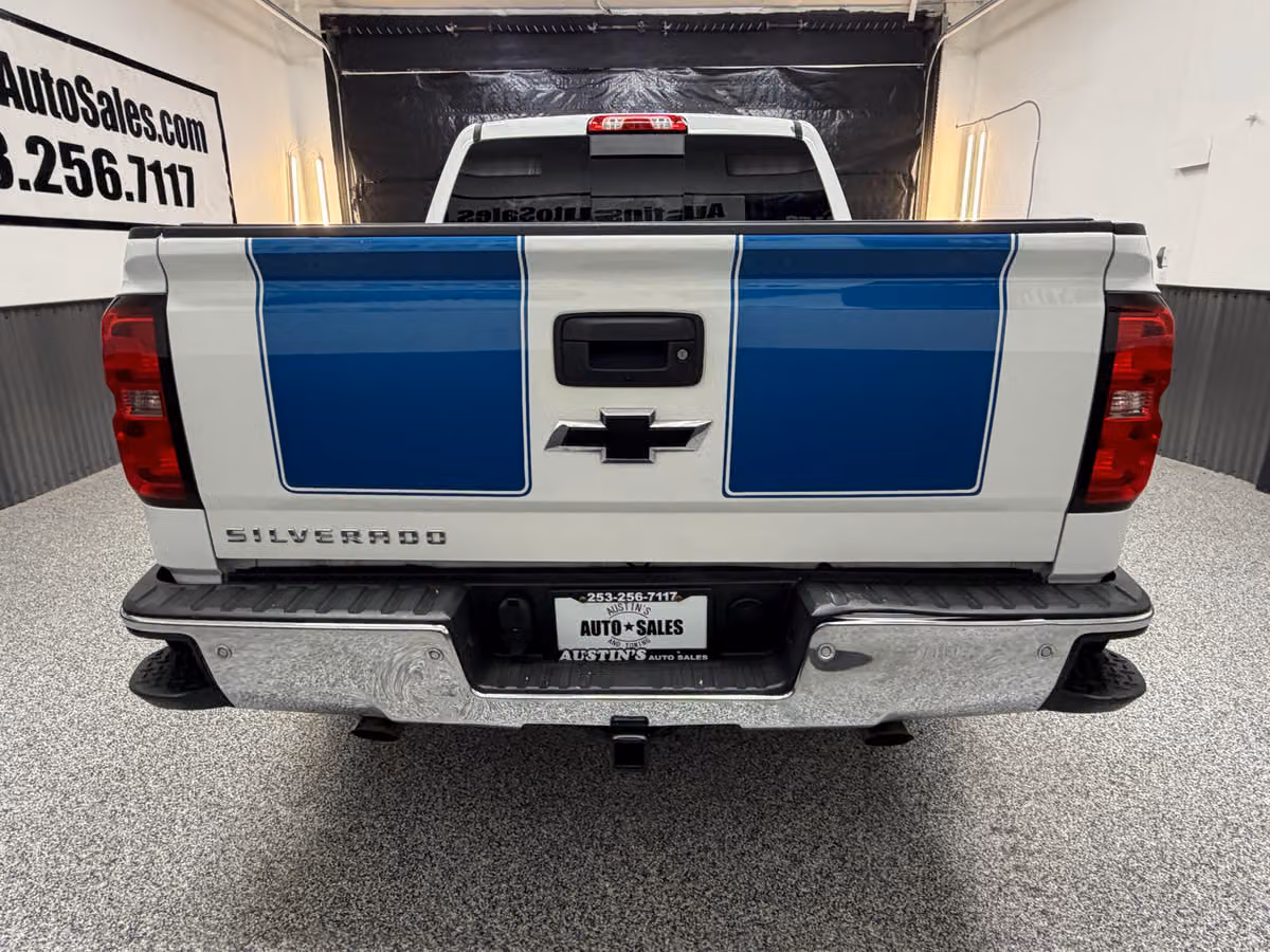 2015 Chevrolet Silverado 1500 LTZ Z71 Crew Cab Image 4