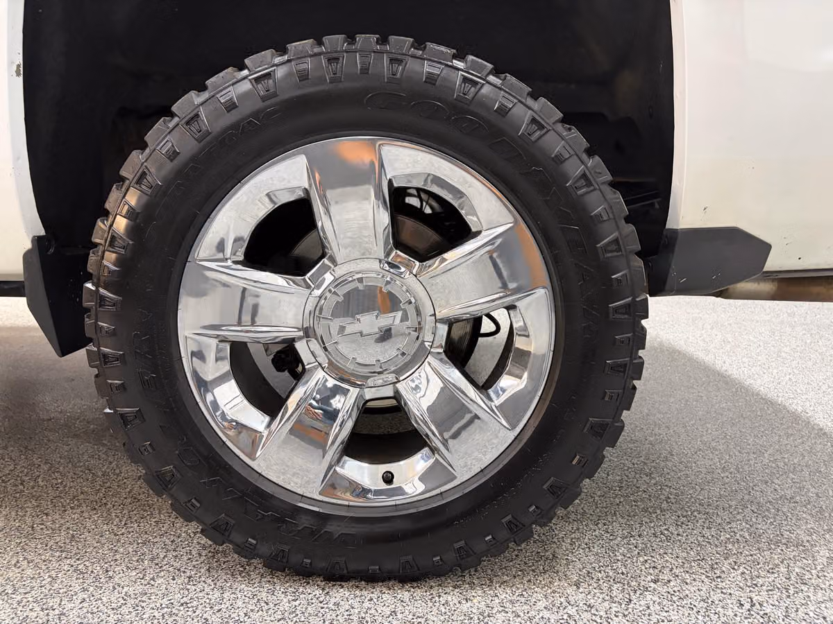 2015 Chevrolet Silverado 1500 LTZ Z71 Crew Cab Image 9