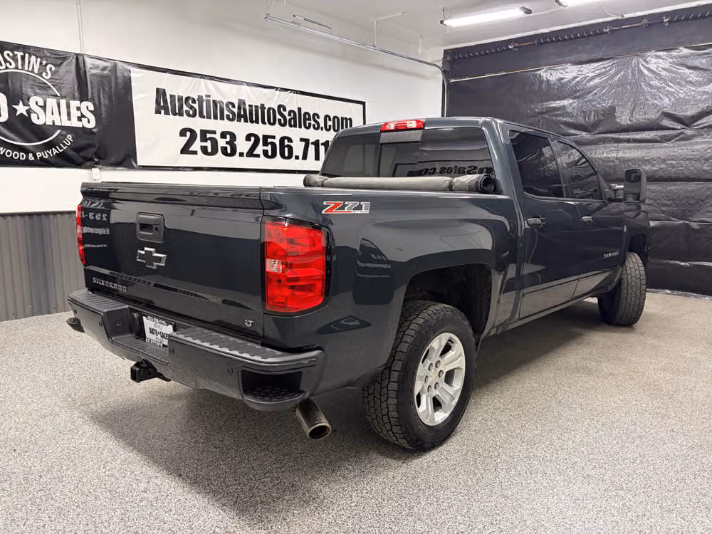 2017 Chevrolet Silverado 1500 LT Z71 Crew Cab Image 3
