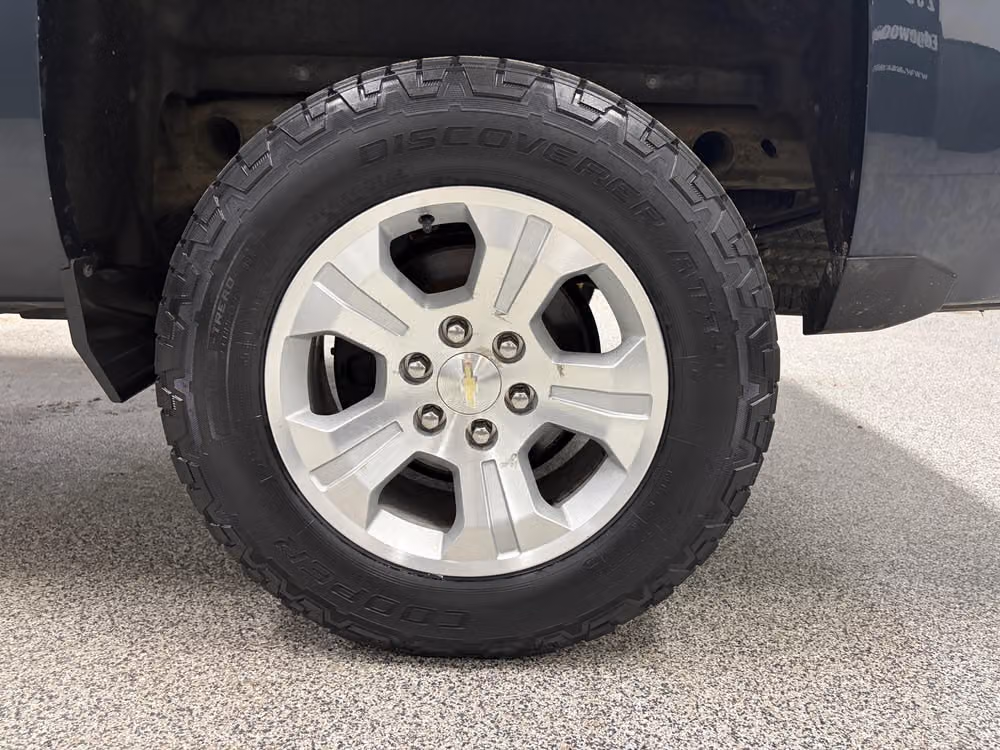 2017 Chevrolet Silverado 1500 LT Z71 Crew Cab Image 9