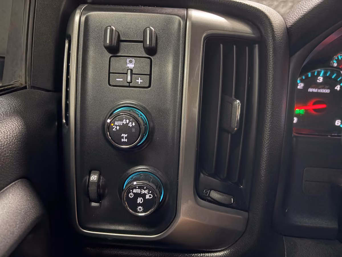 2017 Chevrolet Silverado 1500 LT Z71 Crew Cab Image 16