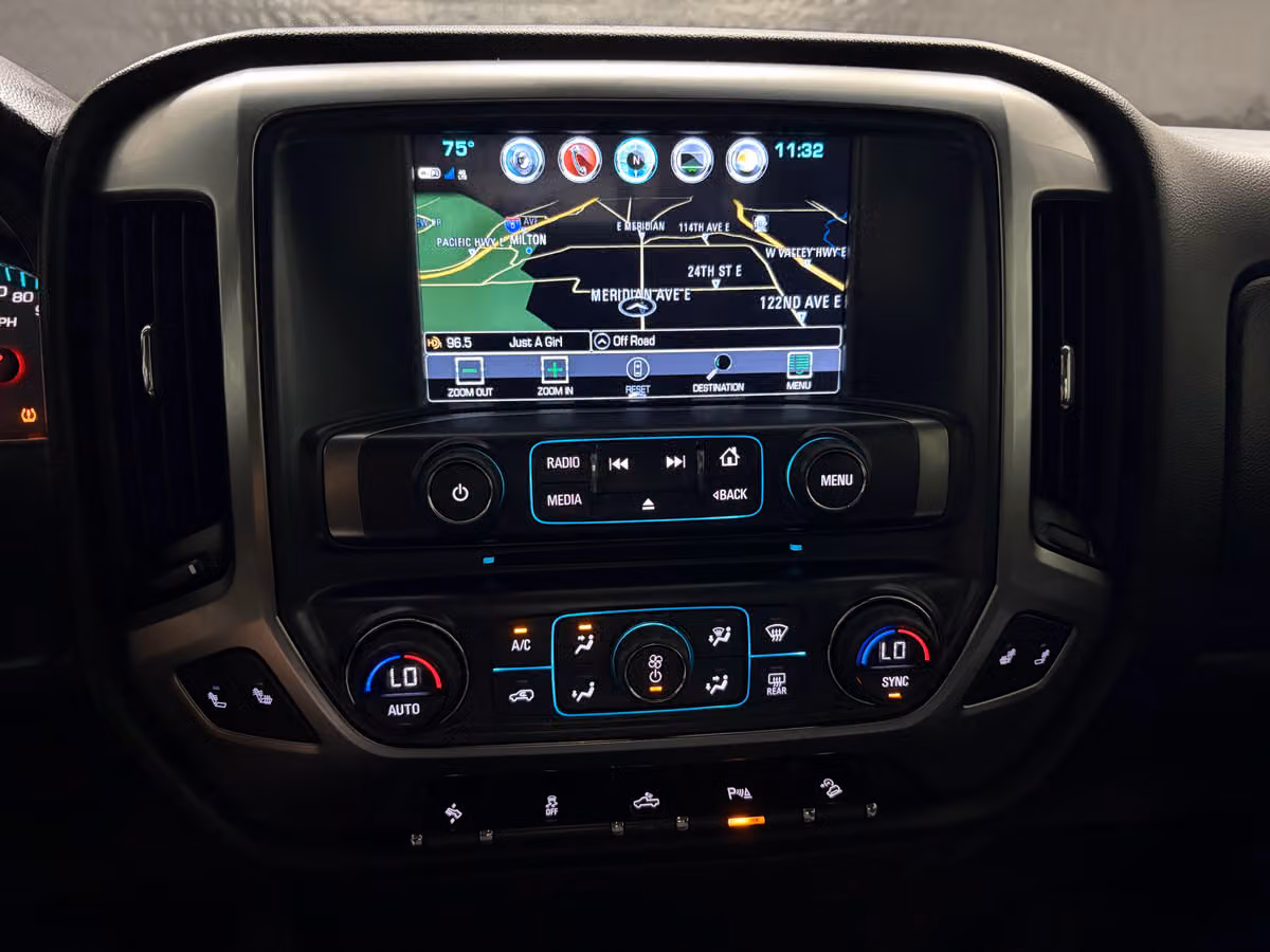 2017 Chevrolet Silverado 1500 LT Z71 Crew Cab Image 13