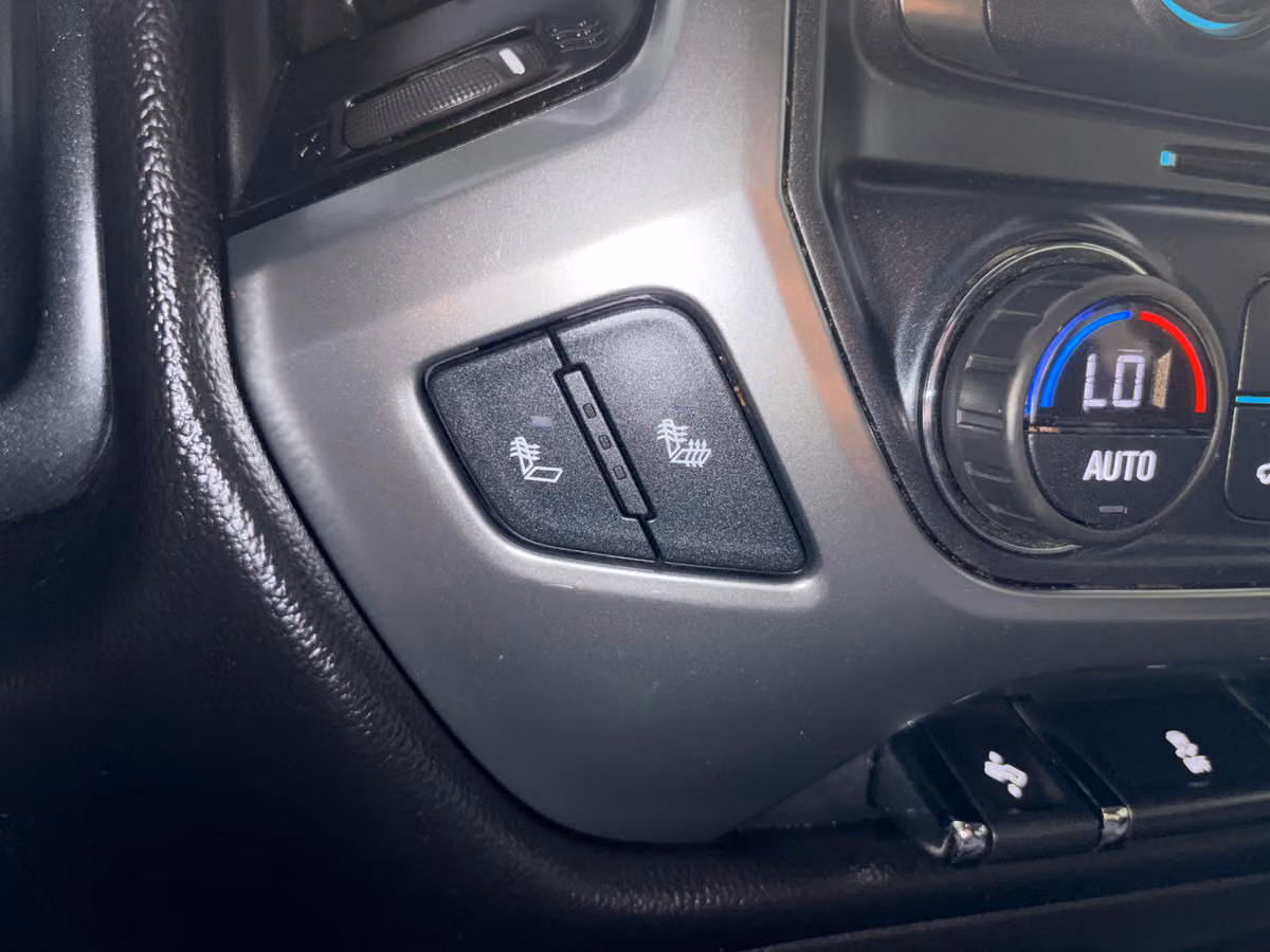 2017 Chevrolet Silverado 1500 LT Z71 Crew Cab Image 15