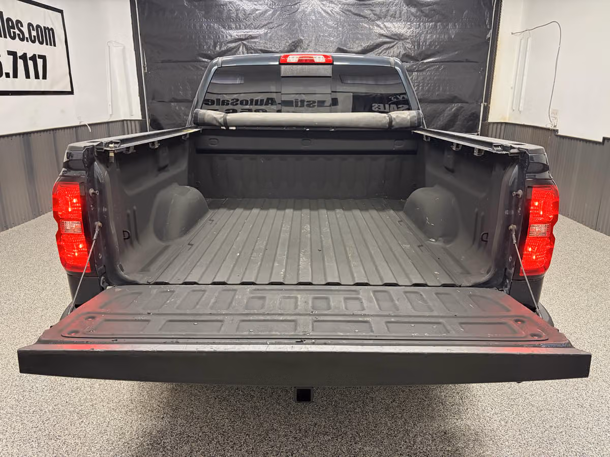 2017 Chevrolet Silverado 1500 LT Z71 Crew Cab Image 20