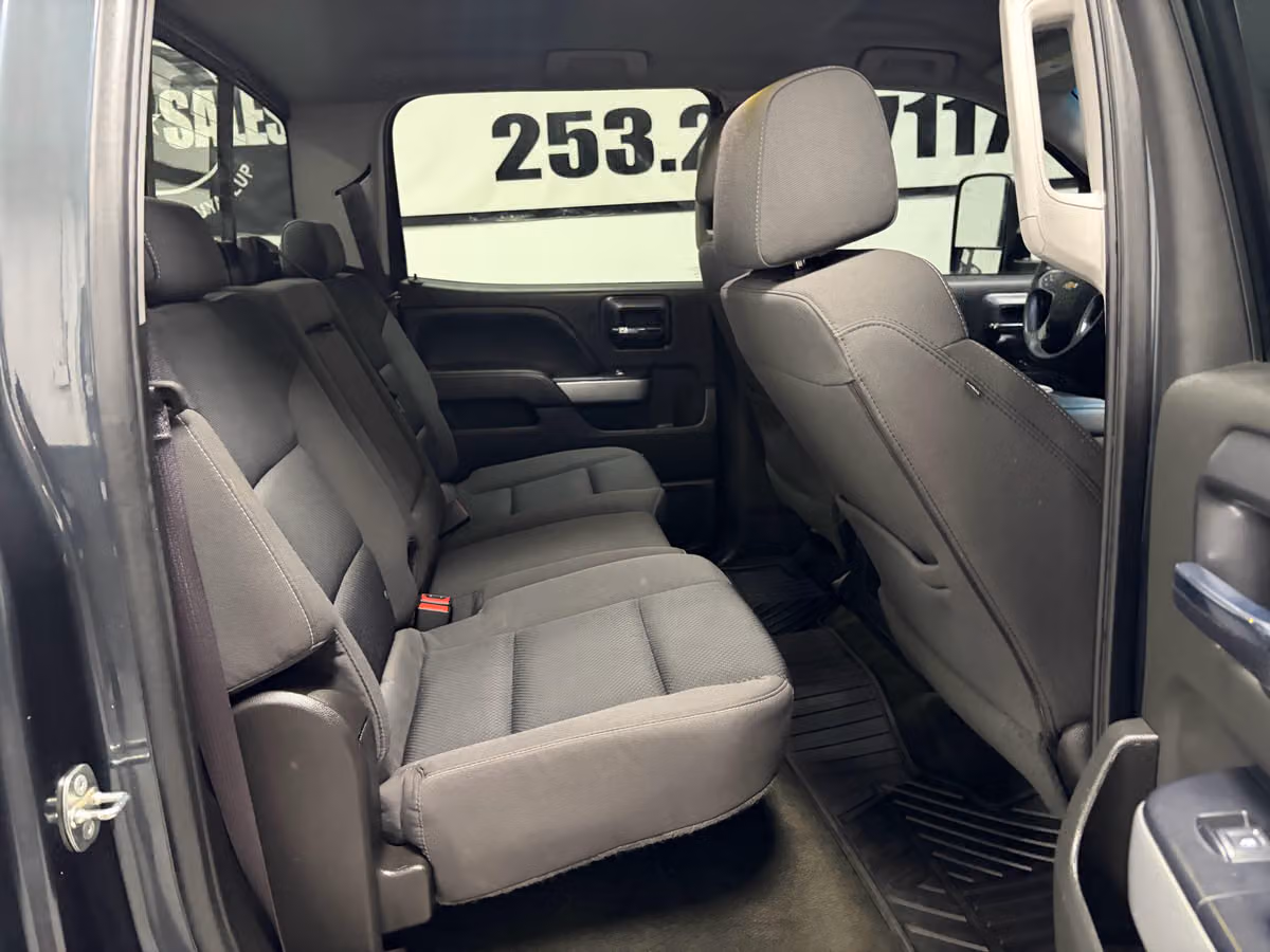 2017 Chevrolet Silverado 1500 LT Z71 Crew Cab Image 21