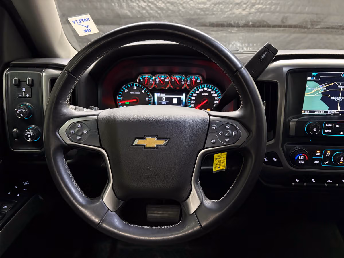 2017 Chevrolet Silverado 1500 LT Z71 Crew Cab Image 11