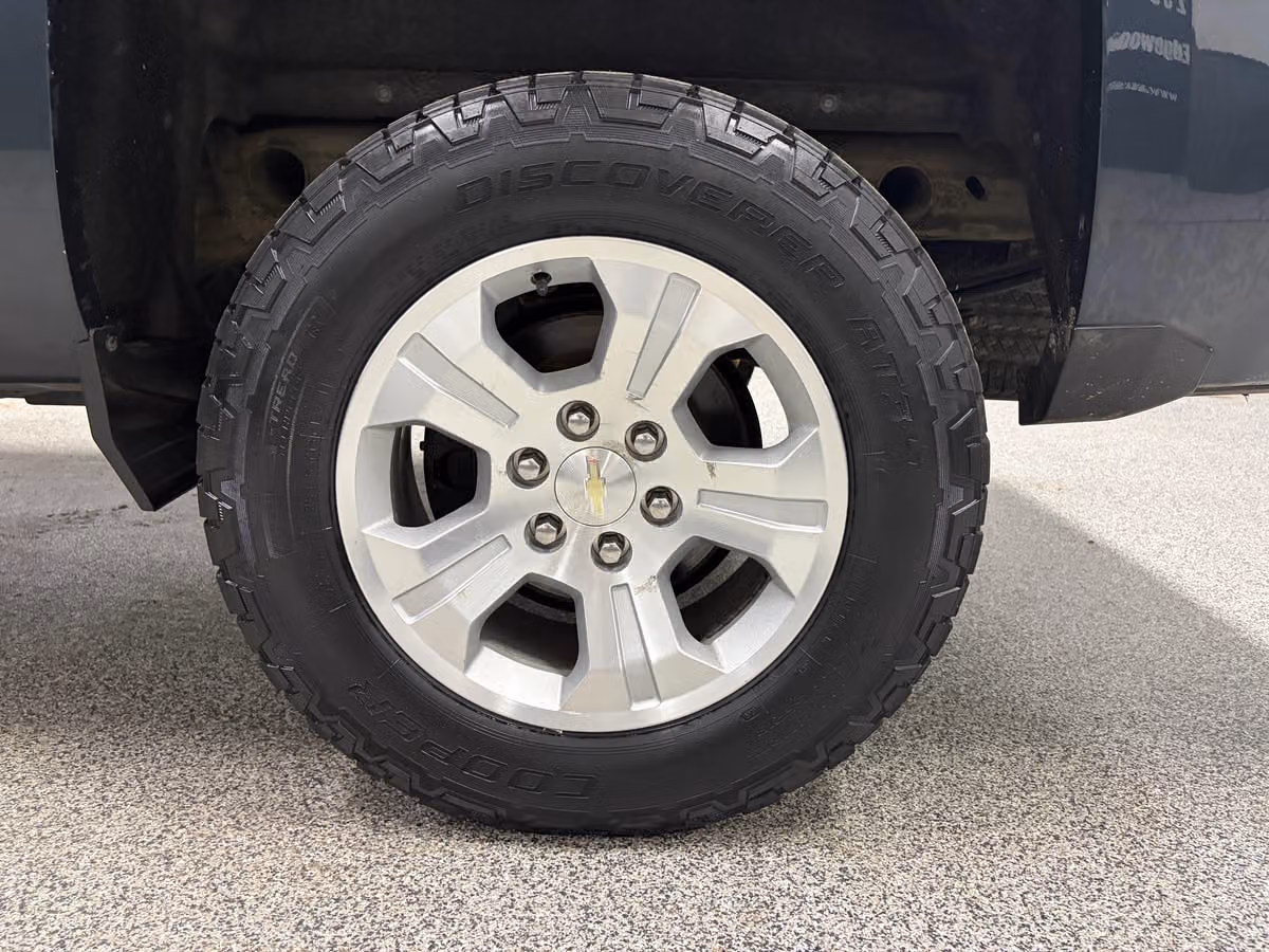 2017 Chevrolet Silverado 1500 LT Z71 Crew Cab Image 9