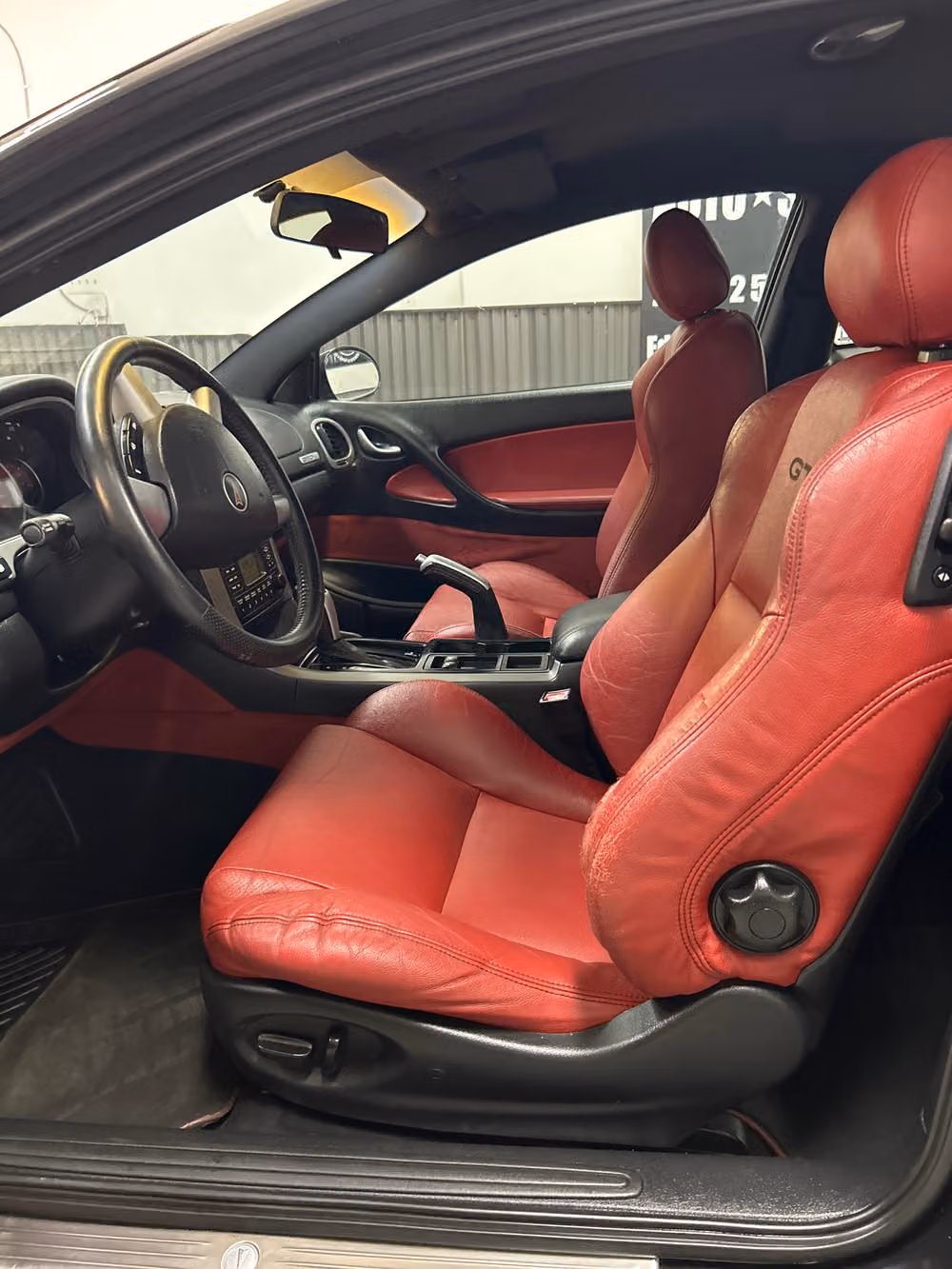 2005 Pontiac GTO Base Image 8