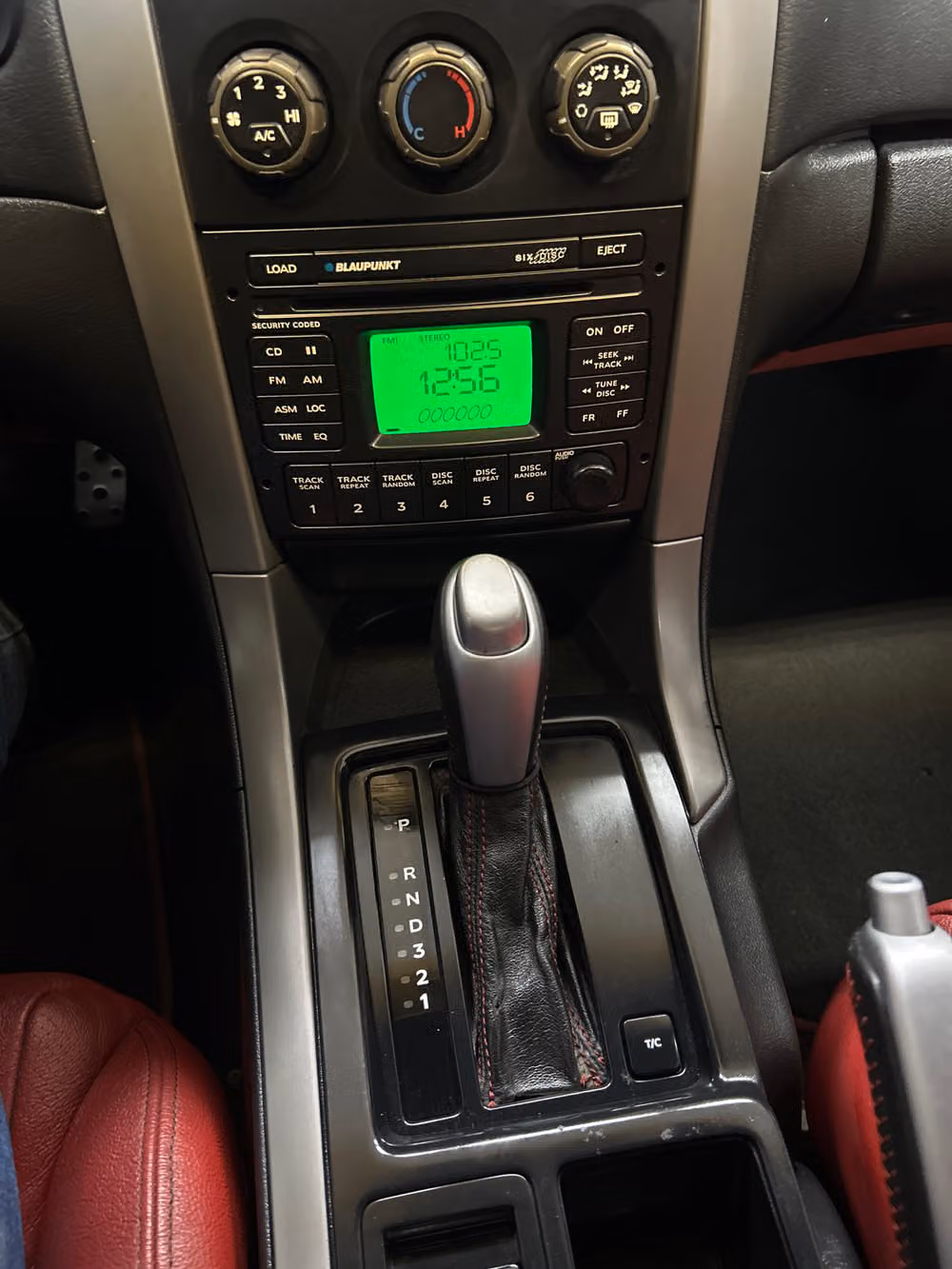 2005 Pontiac GTO Base Image 12