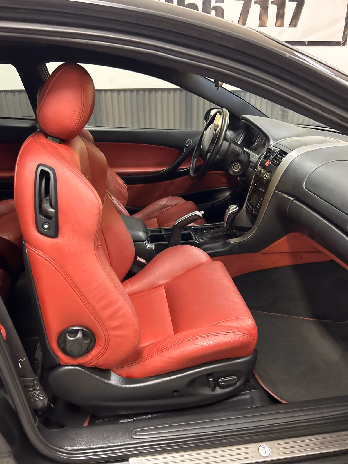 2005 Pontiac GTO Base Image 11