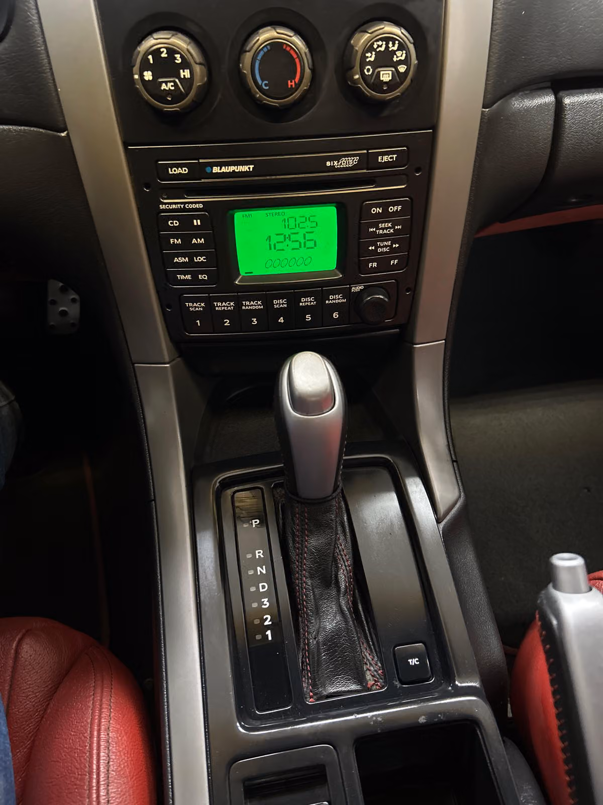 2005 Pontiac GTO Base Image 12