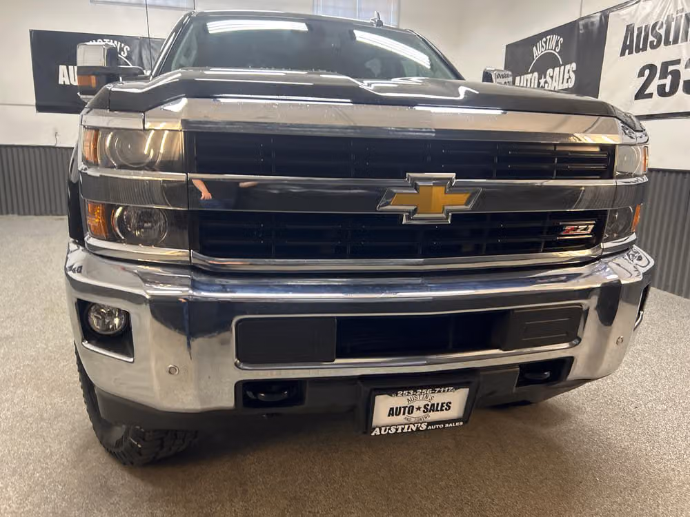 2015 Chevrolet Silverado 3500HD LTZ Crew Cab Image 2
