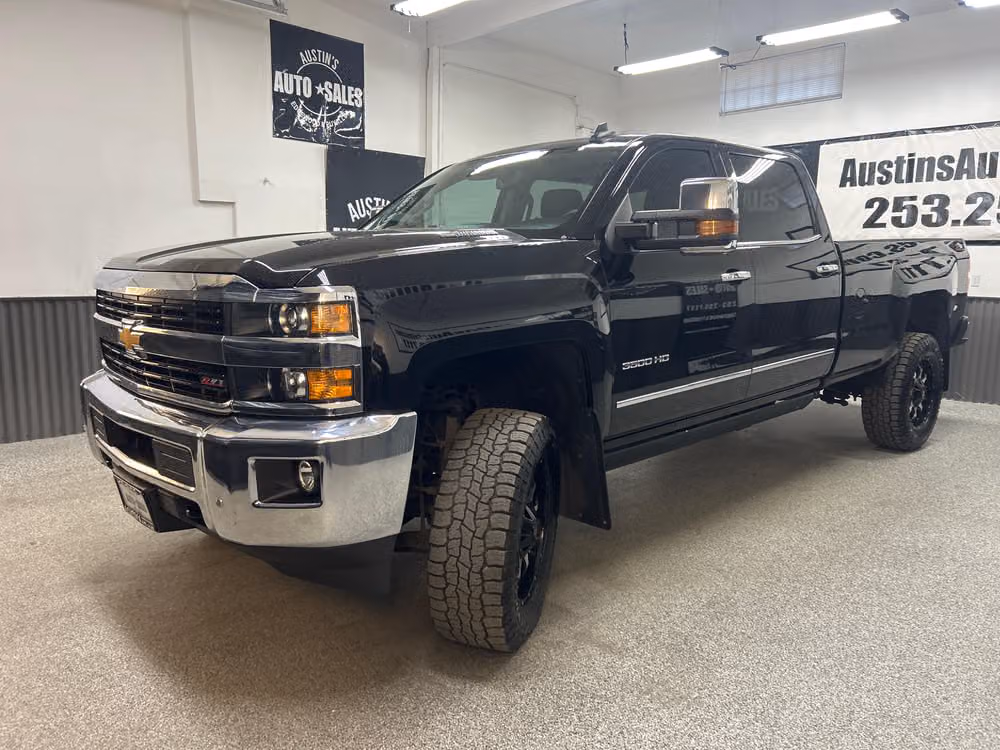 2015 Chevrolet Silverado 3500HD LTZ Crew Cab Image 3