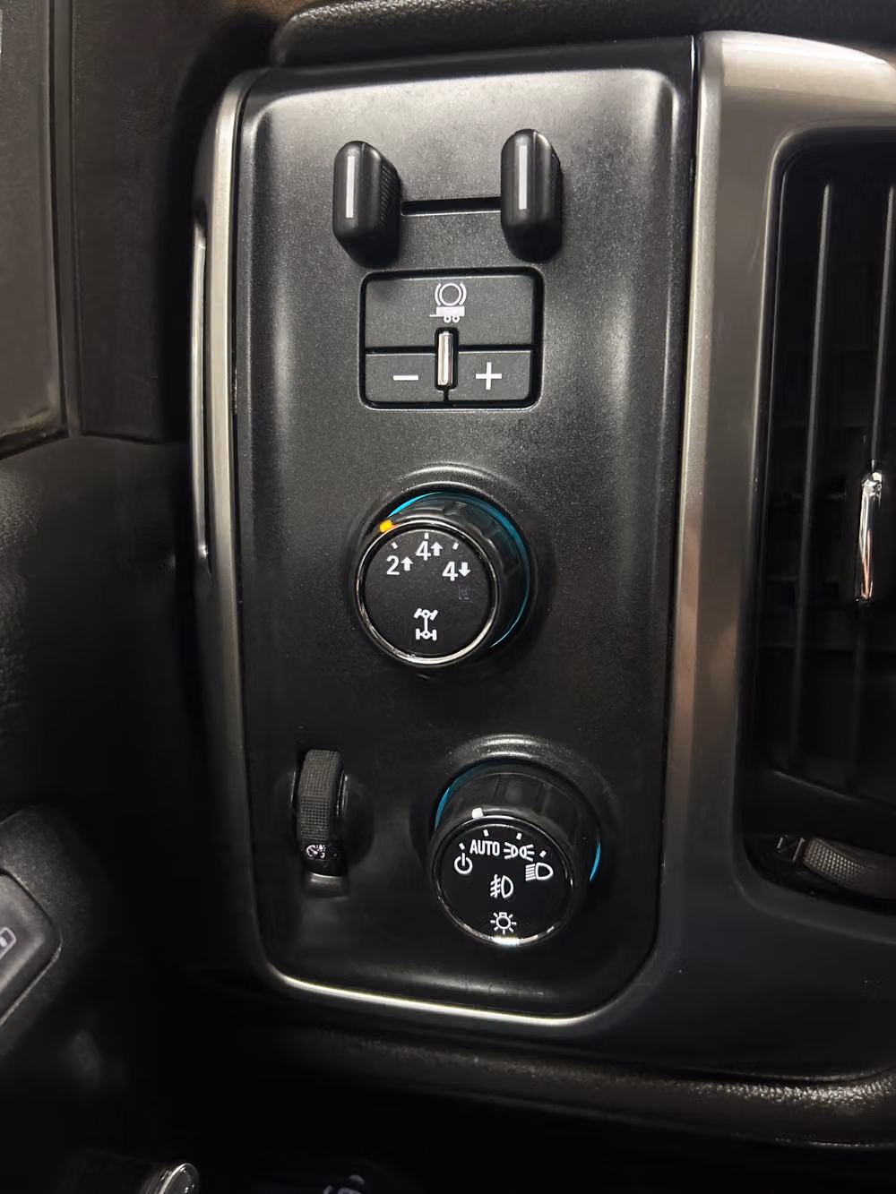 2015 Chevrolet Silverado 3500HD LTZ Crew Cab Image 14