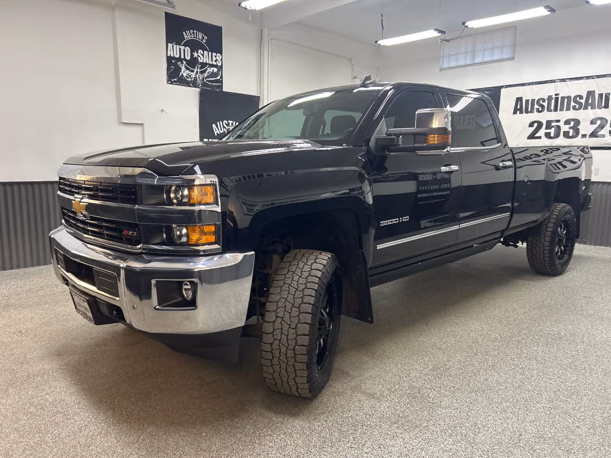 2015 Chevrolet Silverado 3500HD LTZ Crew Cab Image 3