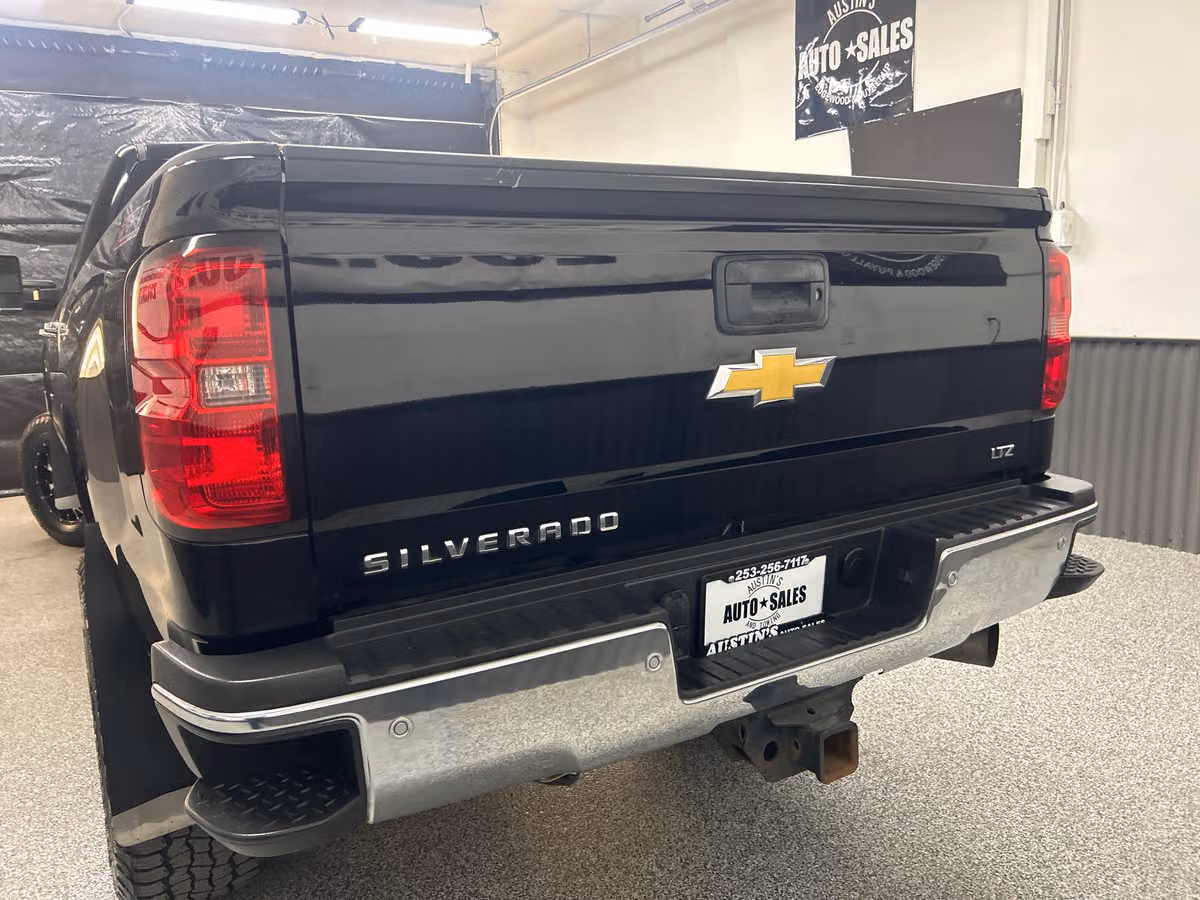 2015 Chevrolet Silverado 3500HD LTZ Crew Cab Image 5