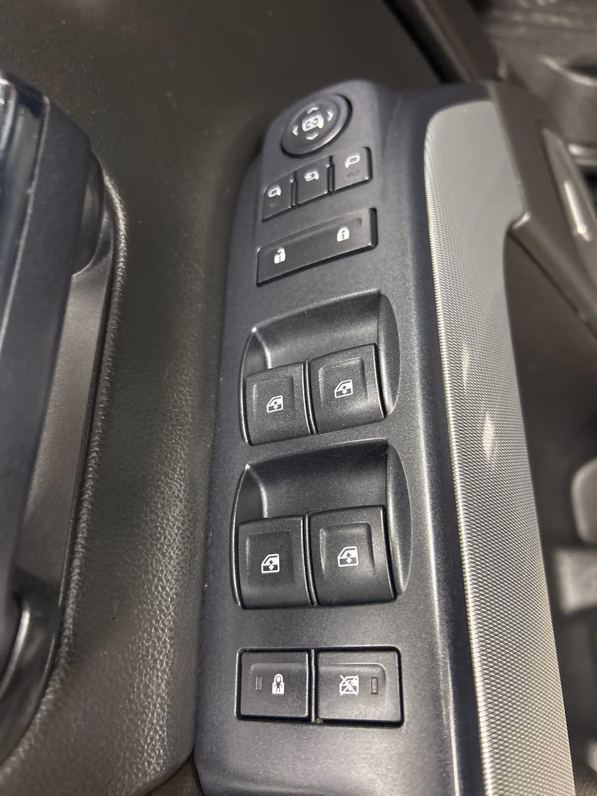 2015 Chevrolet Silverado 3500HD LTZ Crew Cab Image 9