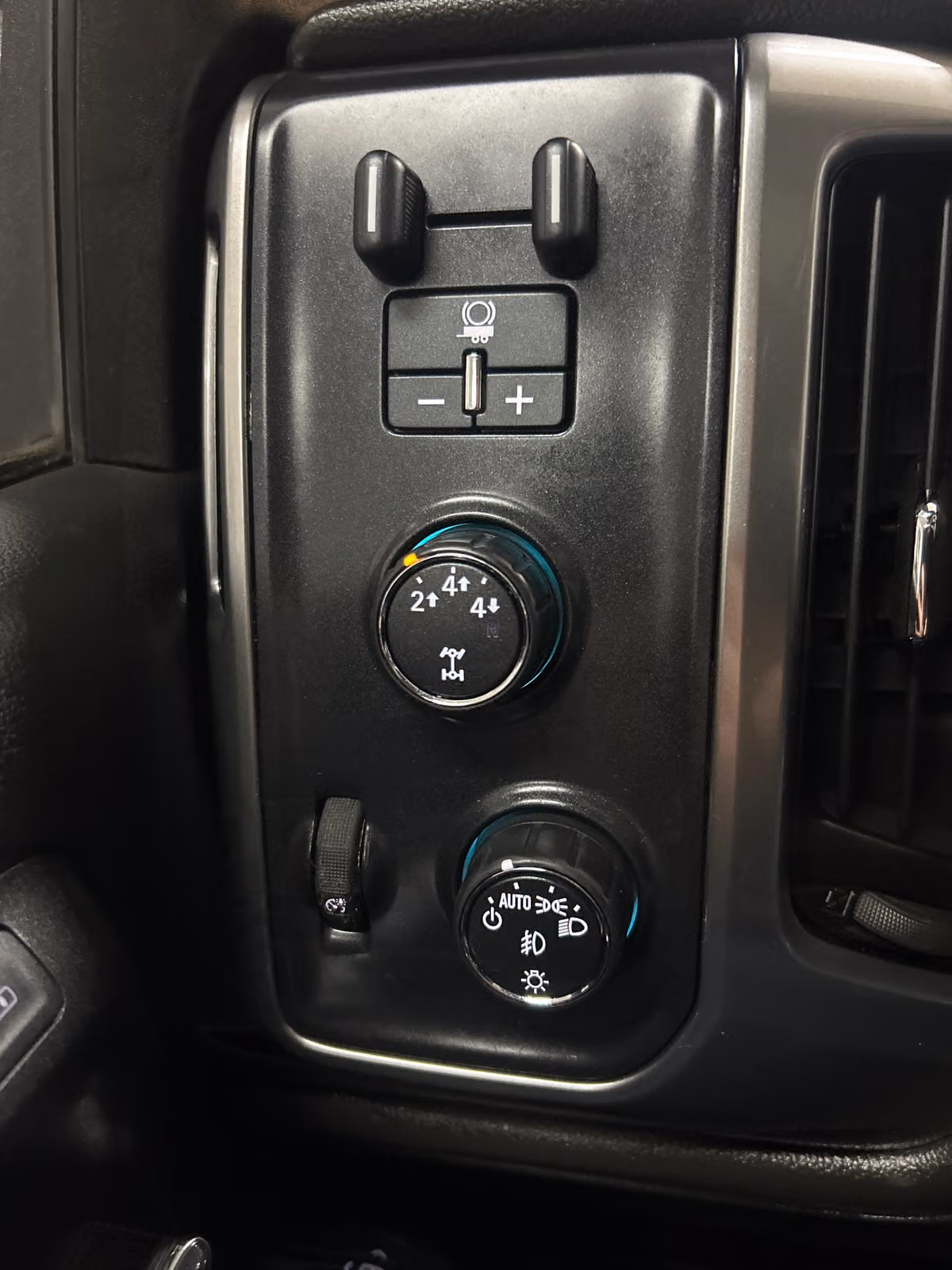 2015 Chevrolet Silverado 3500HD LTZ Crew Cab Image 14