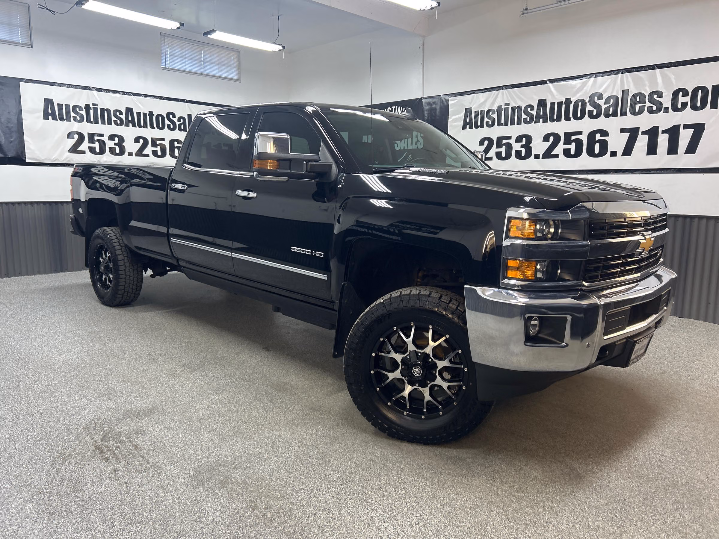 2015 Chevrolet Silverado 3500HD LTZ Crew Cab Image 1