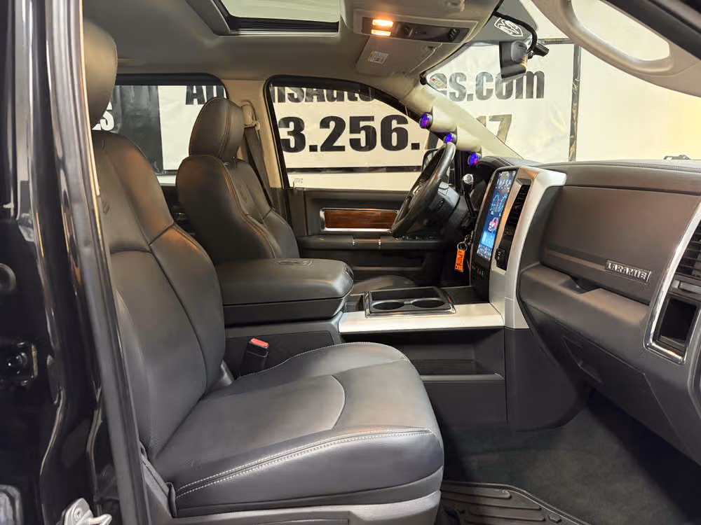 2011 Ram 3500 Laramie Crew Cab Image 24