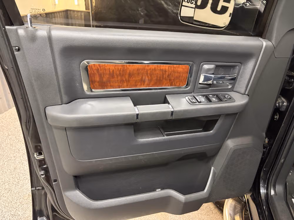 2011 Ram 3500 Laramie Crew Cab Image 18