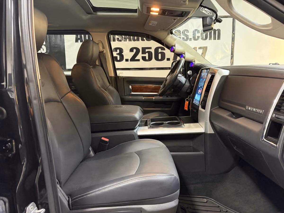 2011 Ram 3500 Laramie Crew Cab Image 24