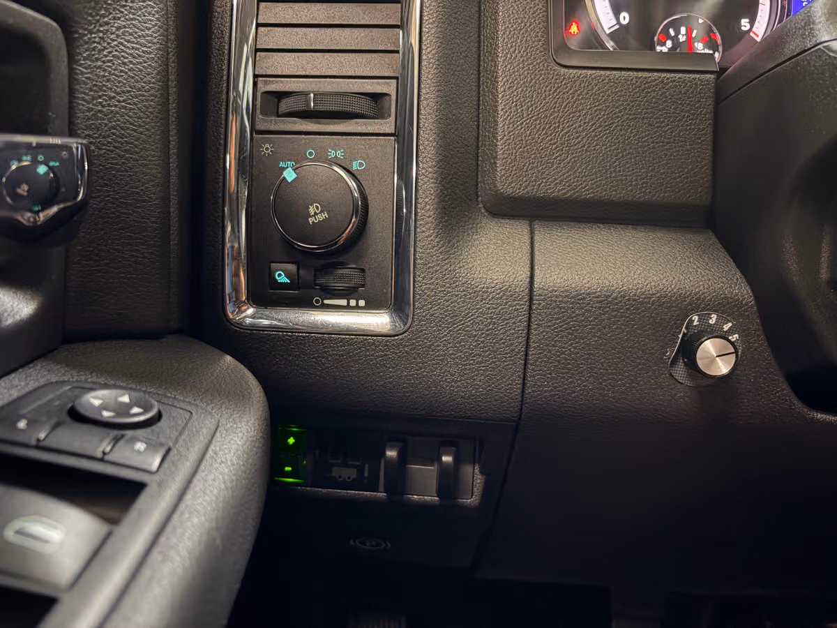 2011 Ram 3500 Laramie Crew Cab Image 17