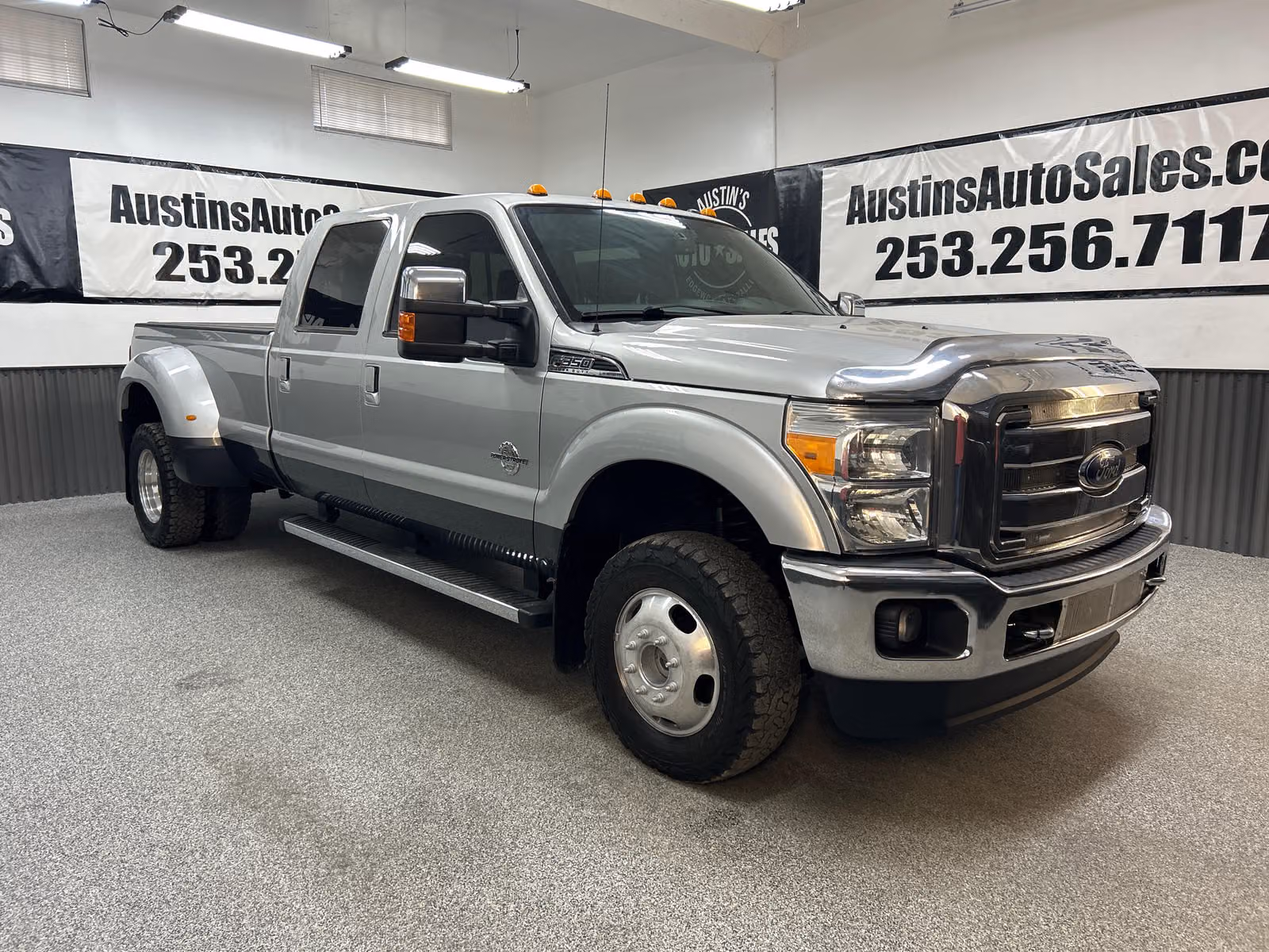 2016 Ford F-350 Super Duty Lariat Crew Cab Upper Image 1