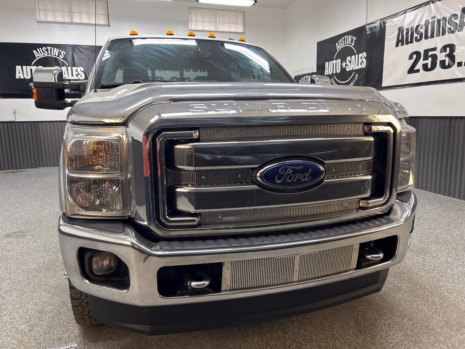 2016 Ford F-350 Super Duty Lariat Crew Cab Upper Image 2