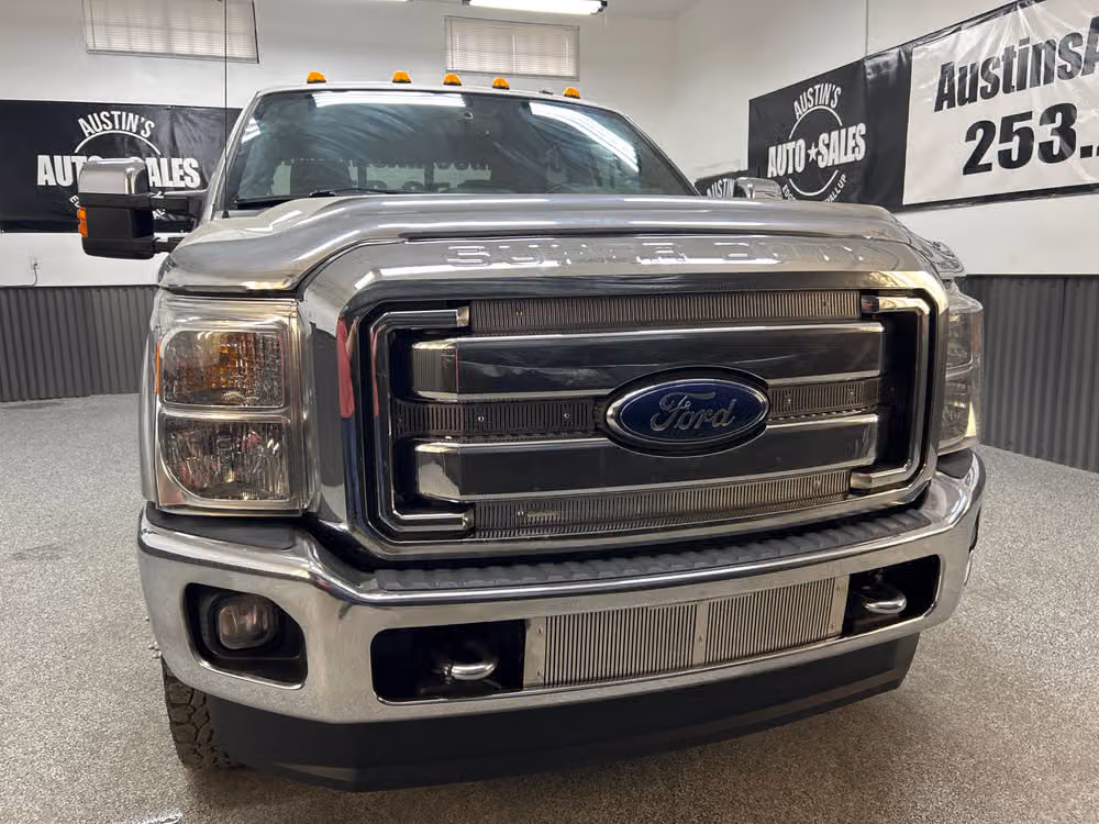 2016 Ford F-350 Super Duty Lariat Crew Cab Image 2
