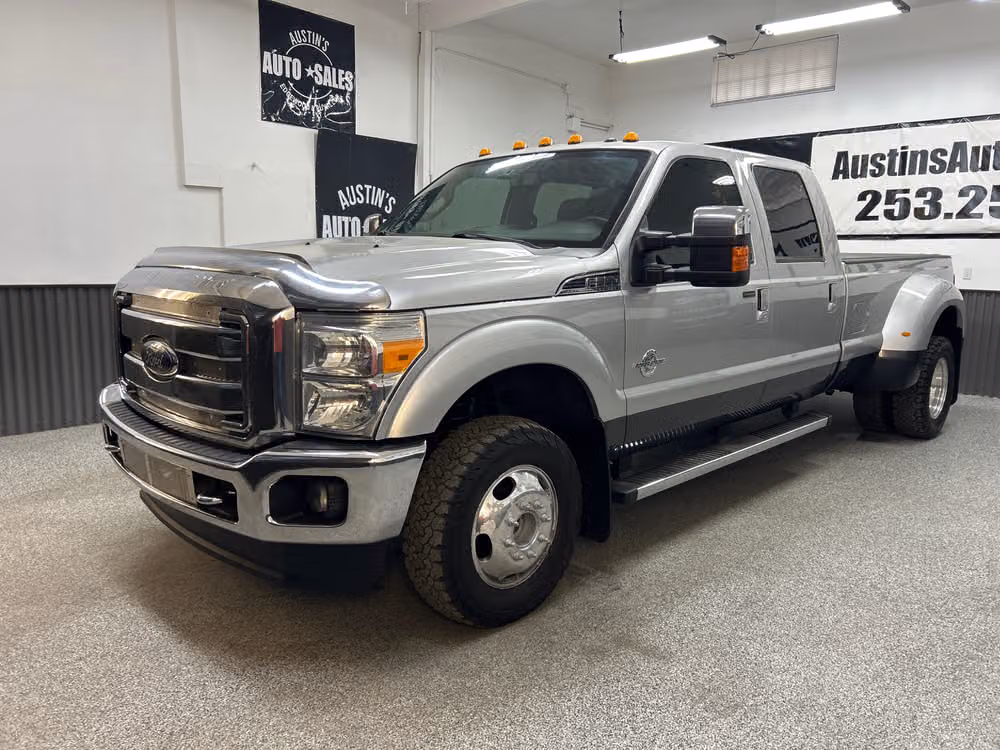 2016 Ford F-350 Super Duty Lariat Crew Cab Image 3