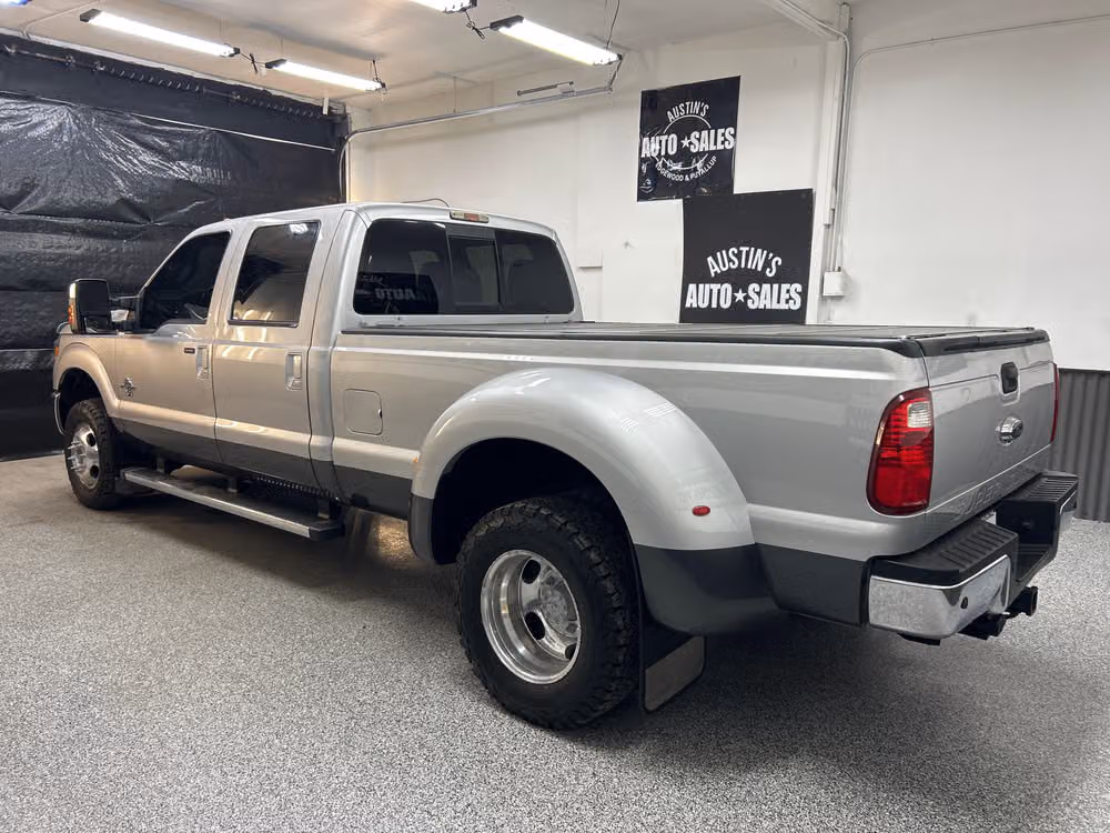 2016 Ford F-350 Super Duty Lariat Crew Cab Image 4